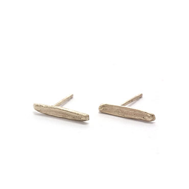 Elongated ear rings in white gold