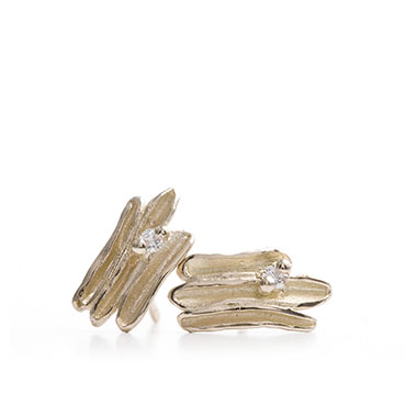 Geribbelde oorstekers in wit goud met diamant - Wim Meeussen Antwerpen