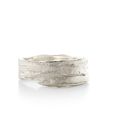 Ring in silver with wood structure - Wim Meeussen Antwerp