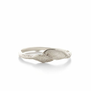 Fine silver ring with leaves - Wim Meeussen Antwerp
