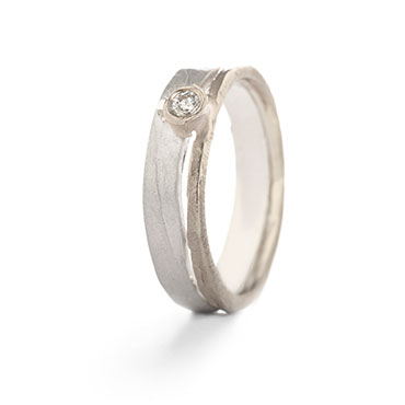 Ring in combination of silver and gold