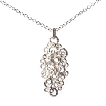 Pendant in silver with curly design