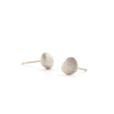 little boulder ear studs in silver - Wim Meeussen Antwerp