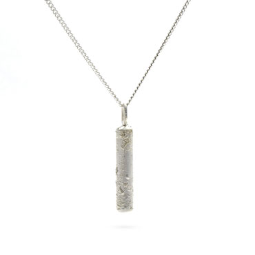 mourning pendant with textured surface in silver - Wim Meeussen Antwerp