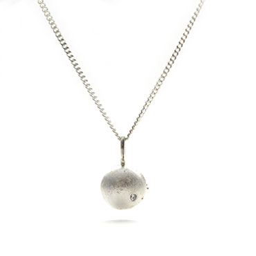 round mourning pendant in silver with diamond - Wim Meeussen Antwerp