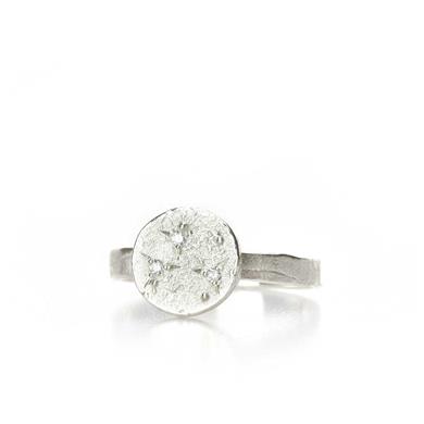 Ronde zilveren ring met diamanten