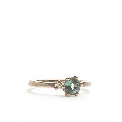 Ring met groene toermalijn en diamant