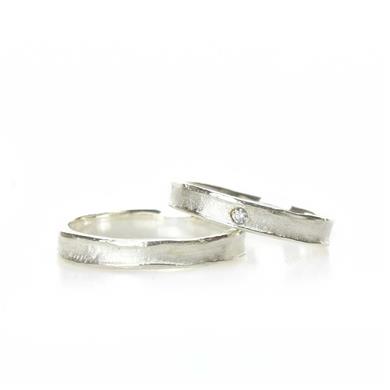 Silver wedding rings with raised edge