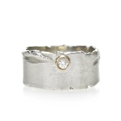 Wide silver ring with large diamond - Wim Meeussen Antwerp