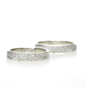 Thin robust wedding band in silver