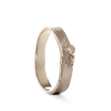 Ruwe wit gouden ring met diamant - Wim Meeussen Antwerpen