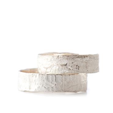 Thin silver wedding rings with structure - Wim Meeussen Antwerp