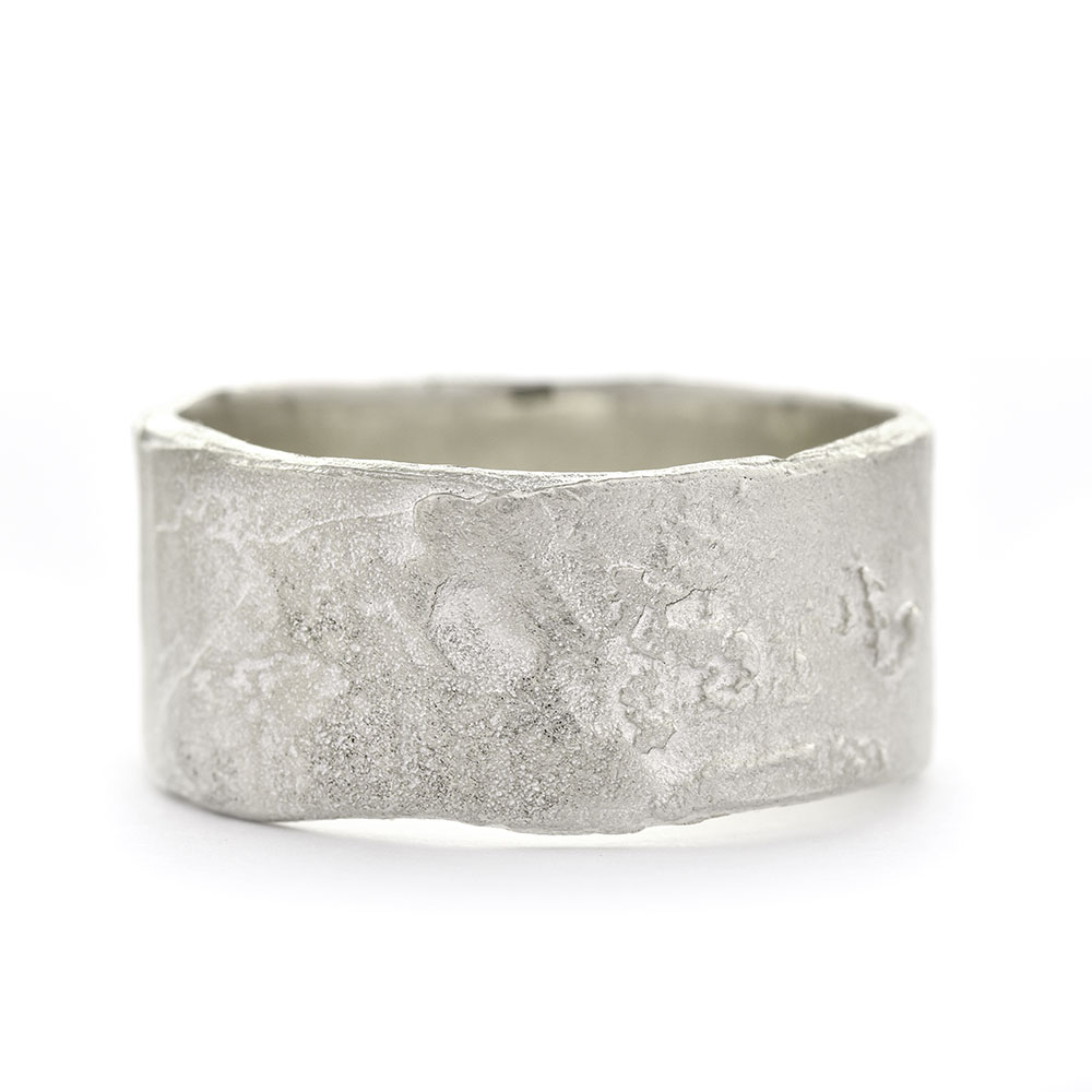 Wide wedding rings in silver with structure | Wim Meeussen Goldsmith ...