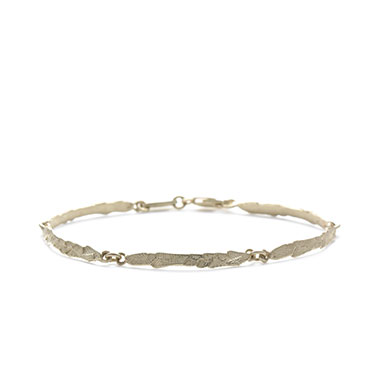 Distinguished gold bracelet