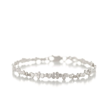 bracelet en argent avec des petit cercles