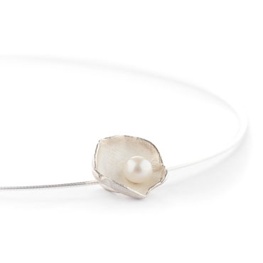 Pendant with white pearl - Wim Meeussen Antwerp
