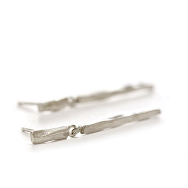 Long earrings with grain structure