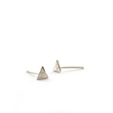 Petites boucles d'oreilles triangle - Wim Meeussen Anvers