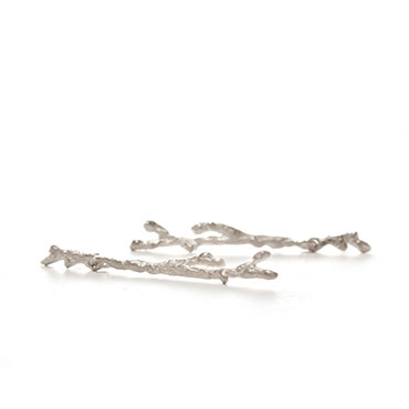 Long earrings with twigs in silver - Wim Meeussen Antwerp