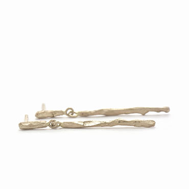 Long ear rings finely hammered - Wim Meeussen Antwerp