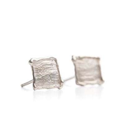 square earrings with rough edges - Wim Meeussen Antwerp