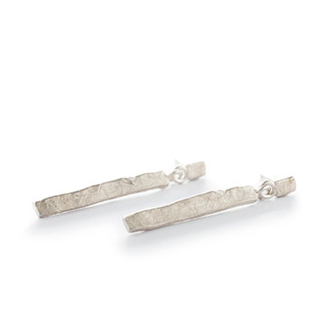 boucles d'oreilles longues avec structure martelée