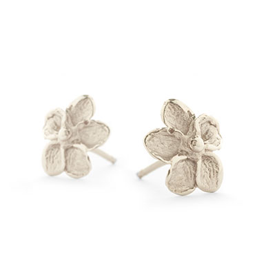 White golden flower ear studs - Wim Meeussen Antwerp