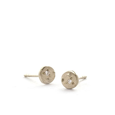 Mini round ear studs with diamond