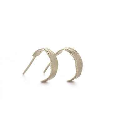 boucles d'oreilles martelées en or blanc - Wim Meeussen Anvers