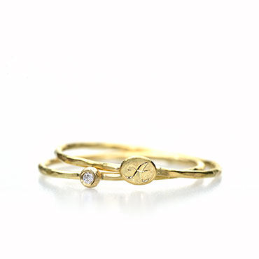 Fine stackable rings with engraving or diamond - Wim Meeussen Antwerp