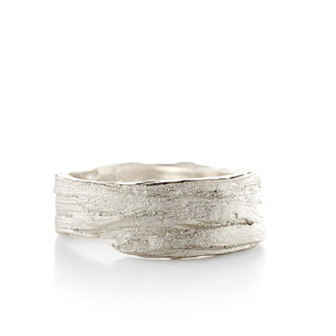 Bague en argent avec structure de bois