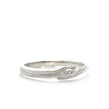 narrow ring in silver with a small diamond - Wim Meeussen Antwerp