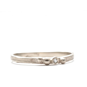 Ring met bolletjes en fijne diamant