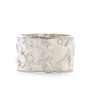 bague en argent avec motif de cercle