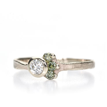 bague en or blanc avec diamants de couleur verte - Wim Meeussen Anvers