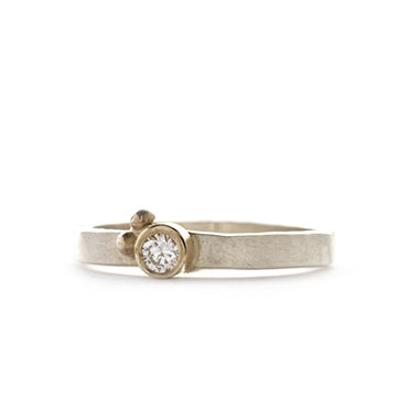 uniek detail, diamant in goud op zilver ring