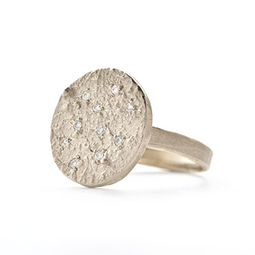 Statement ring with rough texture - Wim Meeussen Antwerp