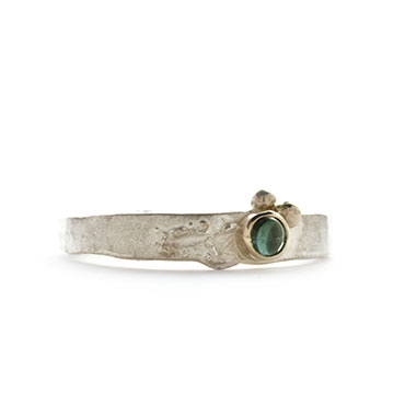 unique ring with (semi-) precious stone in gold