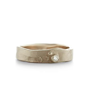 simple engagement ring with subtle detail - Wim Meeussen Antwerp