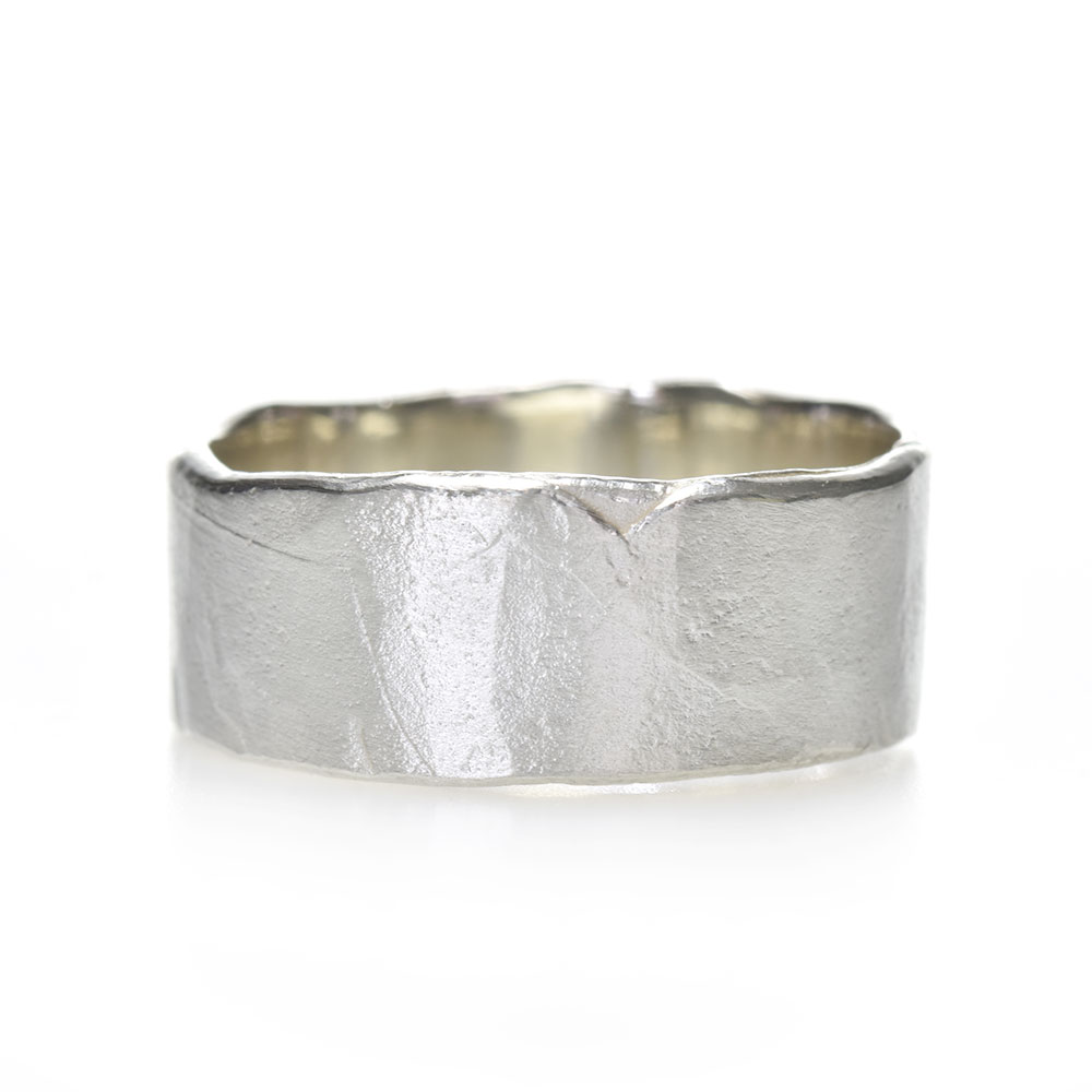 Hoopvol band ze Brede gehamerde ring in zilver | Wim Meeussen goudsmederij & zilveratelier  Antwerpen