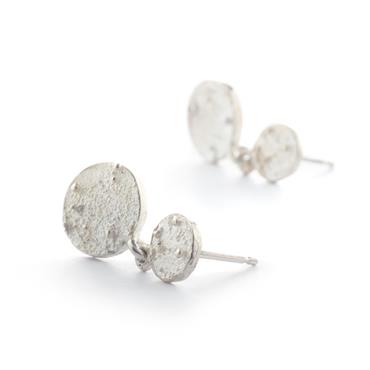 Long earrings with 2 silver discs