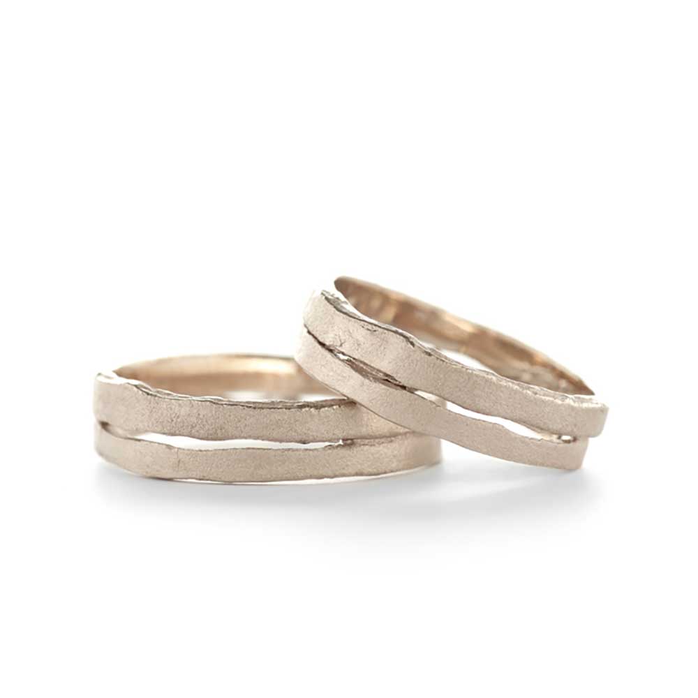 Golden wedding rings with joint