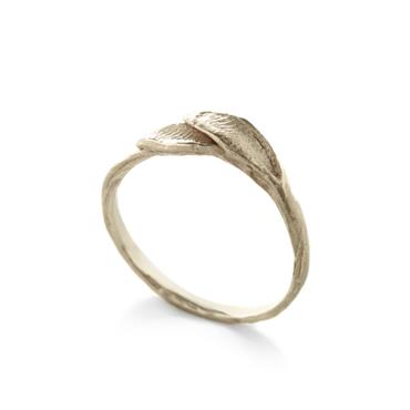 Fine ring with leaves