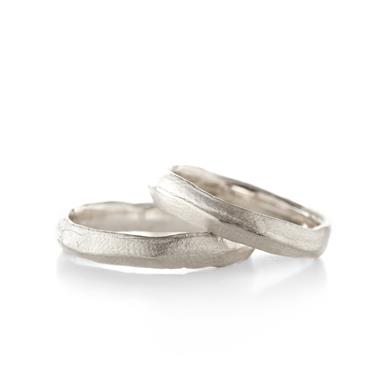 Thin wedding band in silver with grain - Wim Meeussen Antwerp