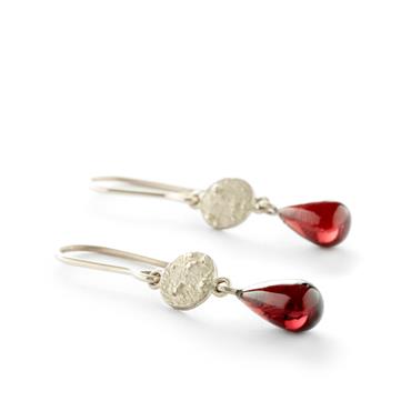 Earrings with garnet - Wim Meeussen Antwerp