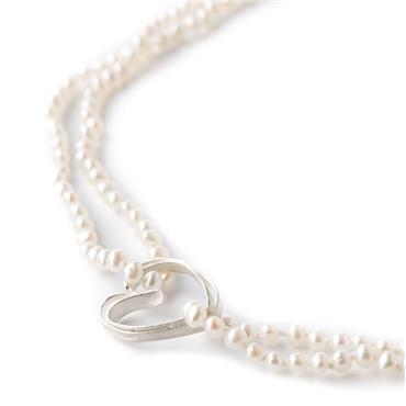 Pearl necklace with heart of silver