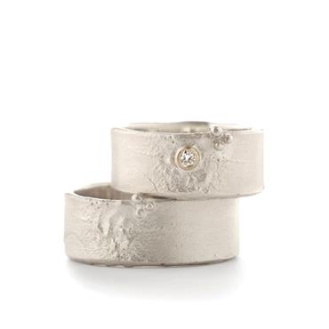 wedding band in silver with subtle detail - Wim Meeussen Antwerp