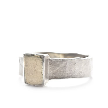 mourning ring in silver with rectangular detail - Wim Meeussen Antwerp