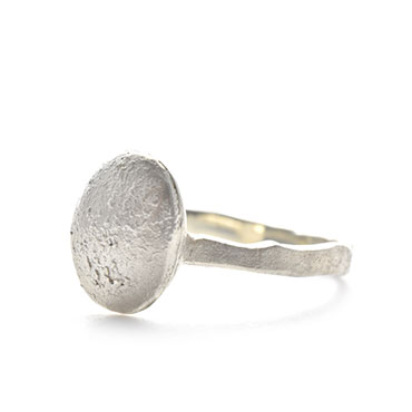 thin silver mourning ring with round urn