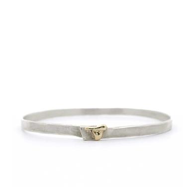 bracelet solide en argent avec un detail en or